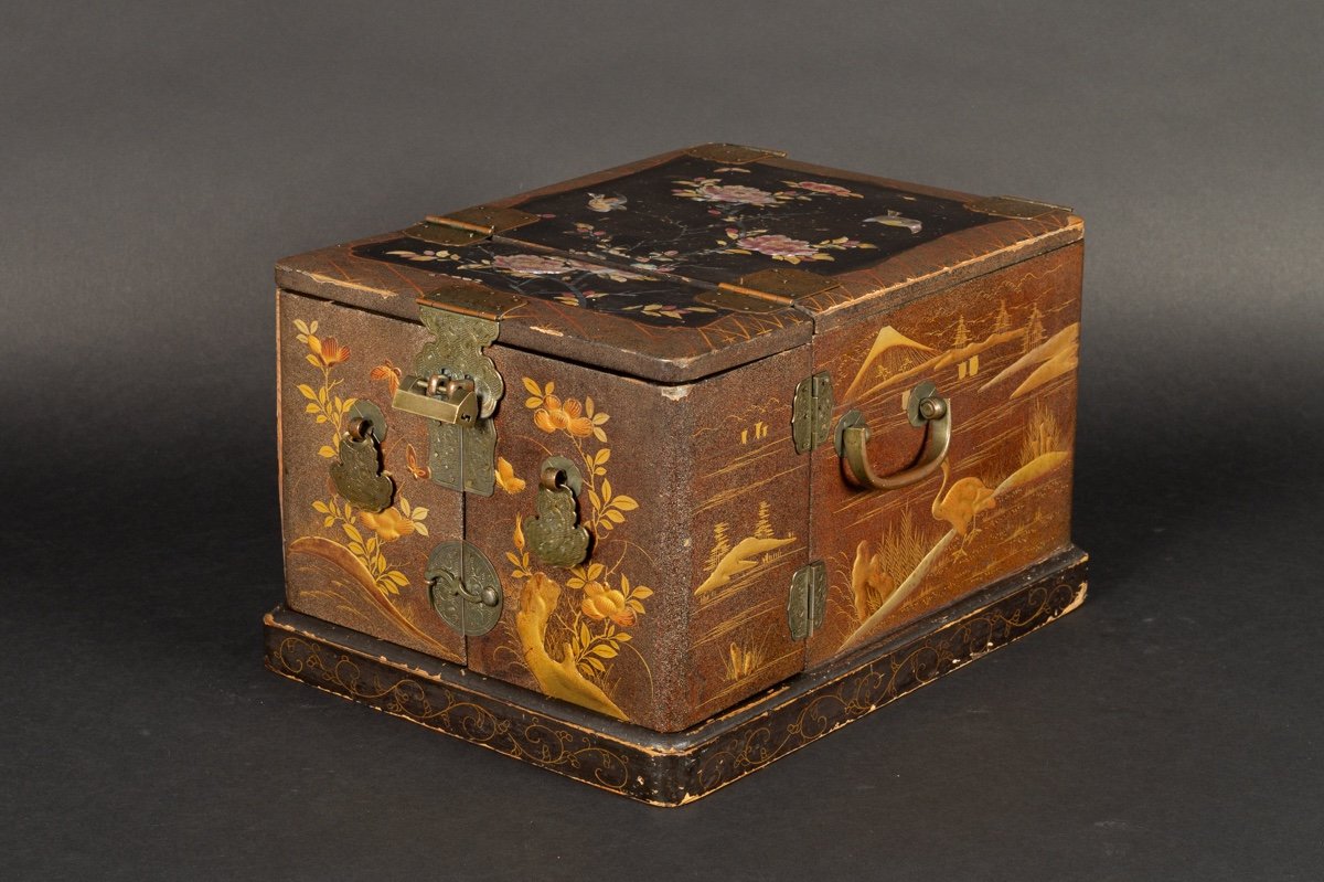 Coiffeuse Portable, Bois Laqué Maki-e Et Incrusté , Japon, ère Meiji (1868-1912).  -photo-2