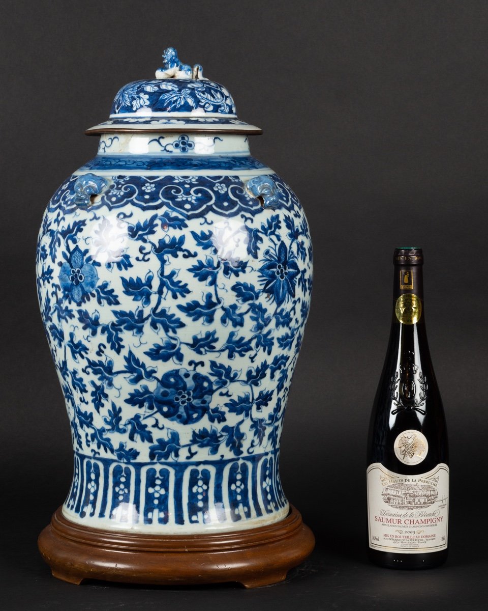 Vase Avec Couvercle En Porcelaine Bleue Et Blanche, Chine Pour Le Vietnam, Fin Du XIXe Siècle. 