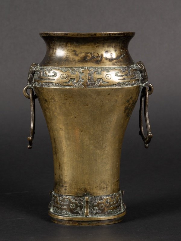 Vase à Anses, Bronze, Chine, Dynastie Ming (1368-1644).-photo-1