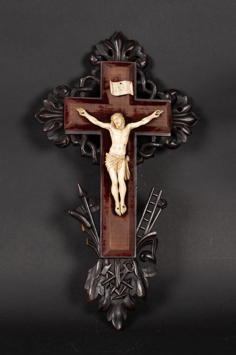 Crucifix In A Carved Frame, Napoleon III, France, 2nd Half Of The 19th Century.  -photo-2