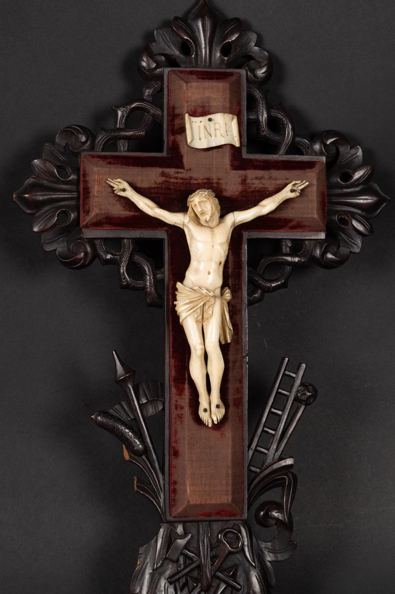 Crucifix In A Carved Frame, Napoleon III, France, 2nd Half Of The 19th Century.  -photo-3