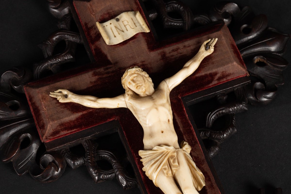 Crucifix In A Carved Frame, Napoleon III, France, 2nd Half Of The 19th Century.  -photo-3