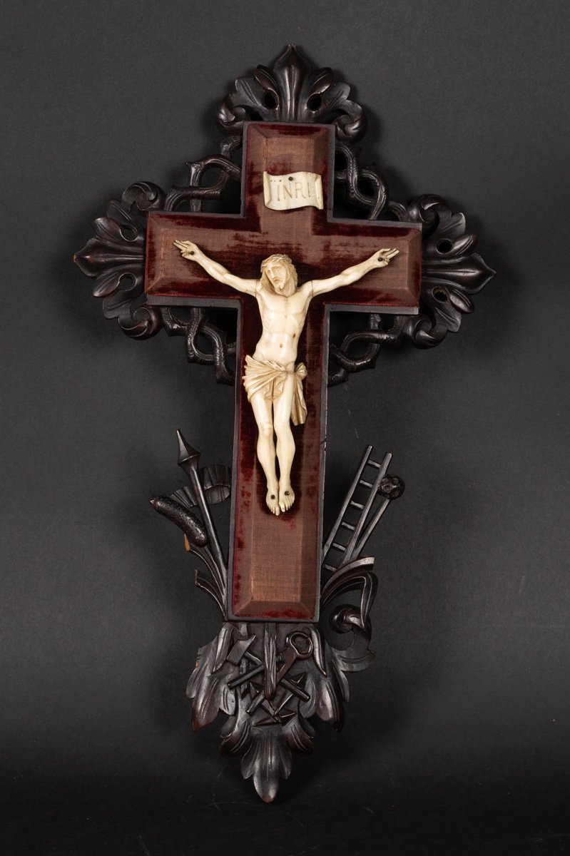 Crucifix In A Carved Frame, Napoleon III, France, 2nd Half Of The 19th Century.  