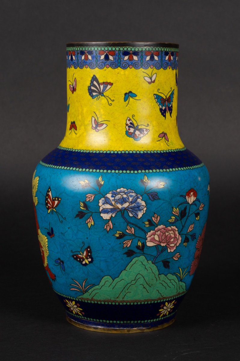Vase With Fo Dogs And Butterflies, Cloisonné, Japan, Mejji Period (1868-1912). -photo-4