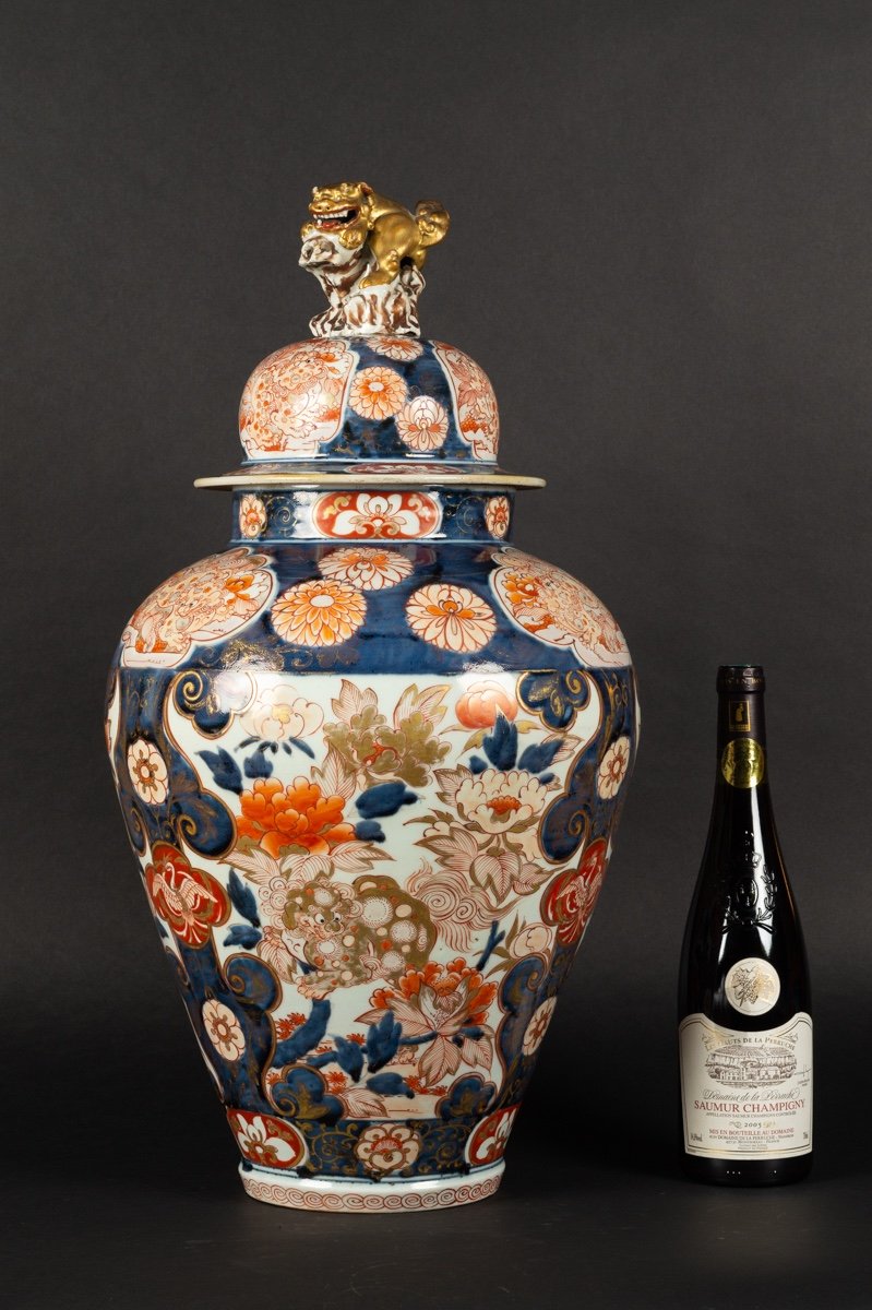 Vase à Chien Fo, Arita-imari, Japon, époque Edo, 17e/18e Siècle. 