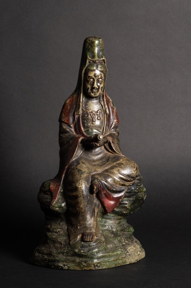 Kannon Assis, Bronze, Japon, époque Edo/meiji, XIXe Siècle. 