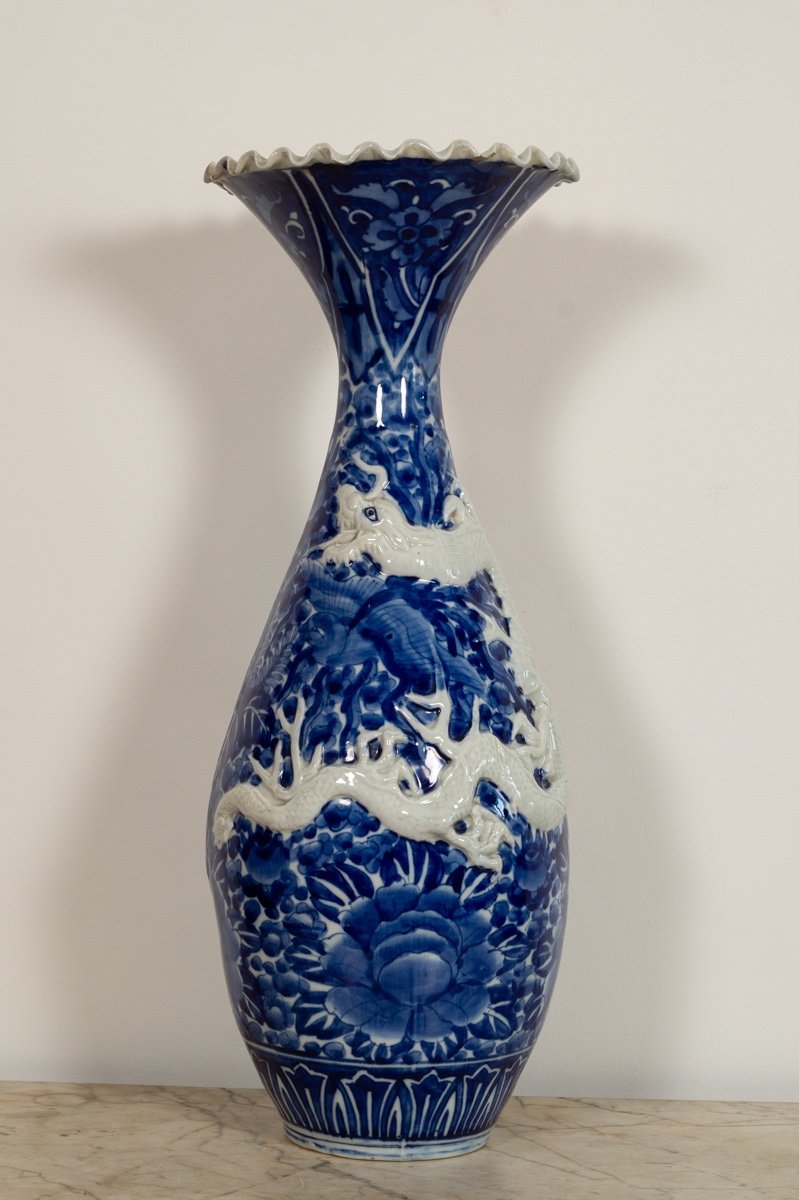 Vase Avec Dragons, Arita, Japon, ère Meiji (1868-1912).