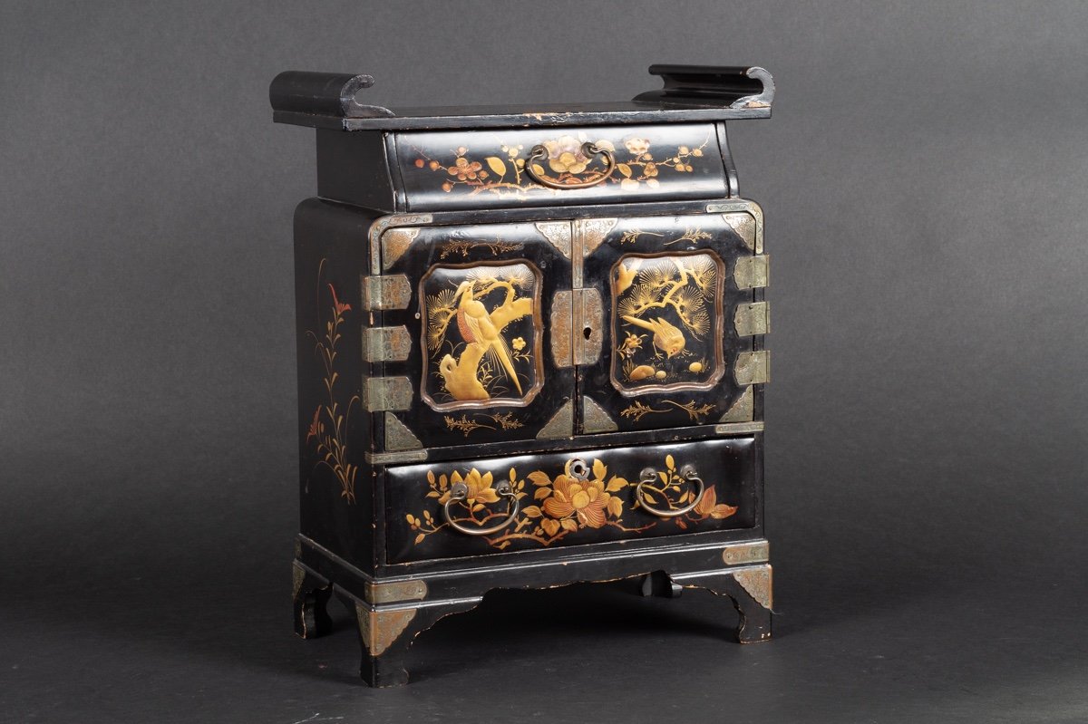 Cabinet, Laque, Japon, ère Meiji (1868-1912).  
