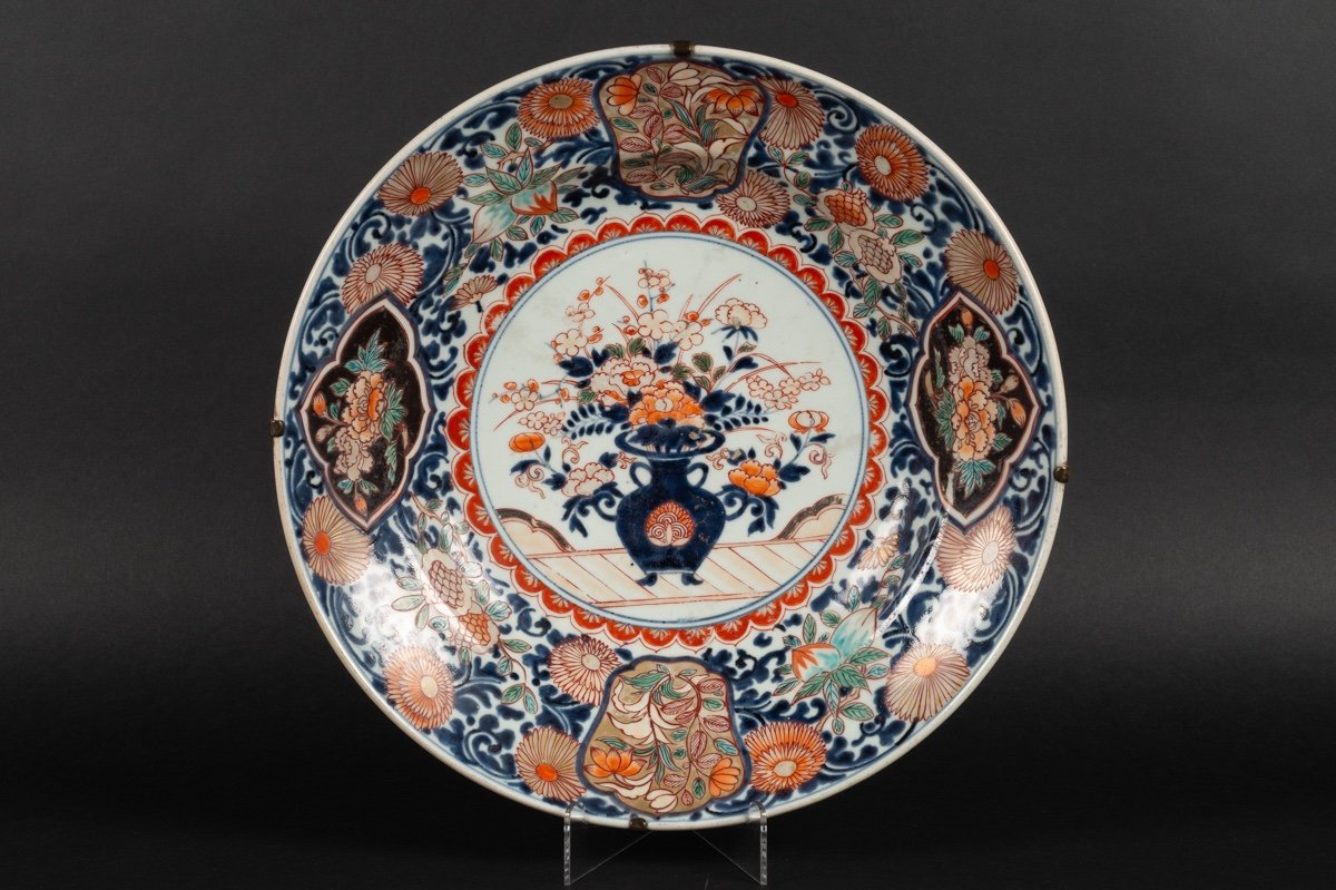 Flower Dish, Arita - Imari, Japan, Edo Period, Circa 1700. 