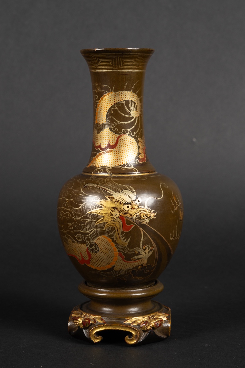 Vase à Dragon, Laque, Chine, Dynastie Qing, XIXe Siècle.  