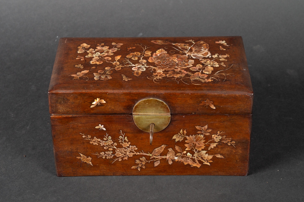 Coffret incrusté de nacre, Vietnam/Indochine, fin du XIXe siècle.   