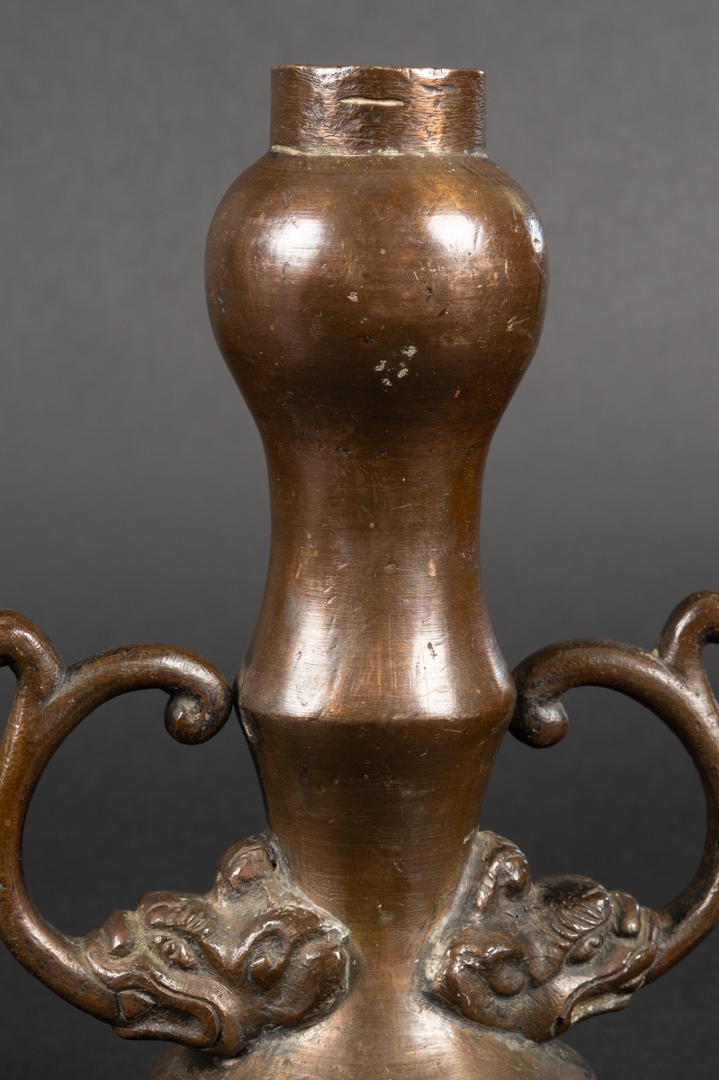 Vase à anses, bronze, Chine, dynastie Ming (1368-1644). -photo-1