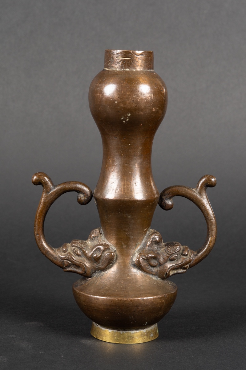 Vase à anses, bronze, Chine, dynastie Ming (1368-1644). 