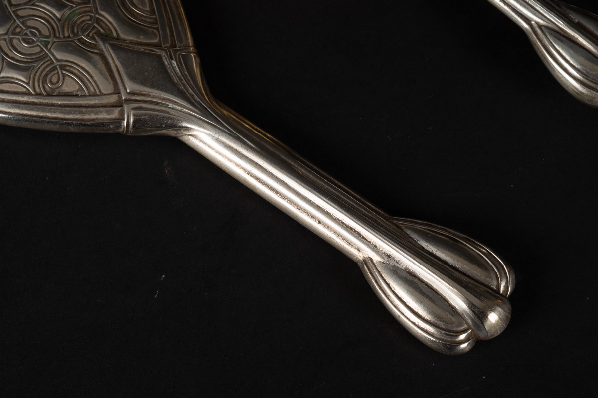 Miroir et brosse, WMF, Art nouveau, Allemagne, vers 1900.  -photo-1