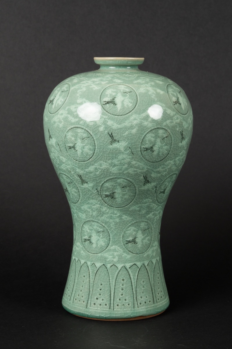 Goryeo-style Celadon Vase, Korea, 20th Century  -photo-2