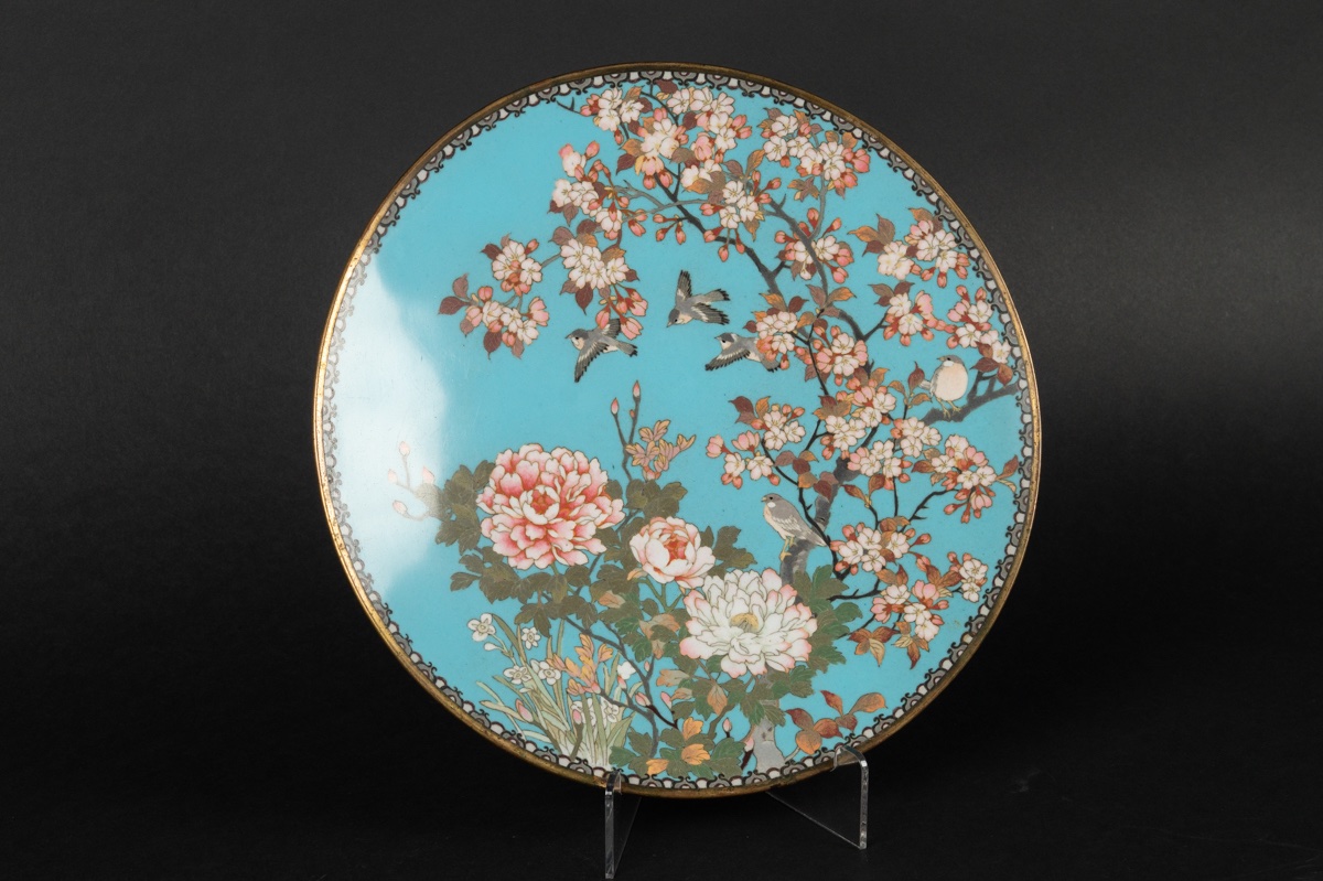 Plat avec oiseaux et fleurs, cloisonné, Japon, ère Meiji (1868-1912). -photo-2