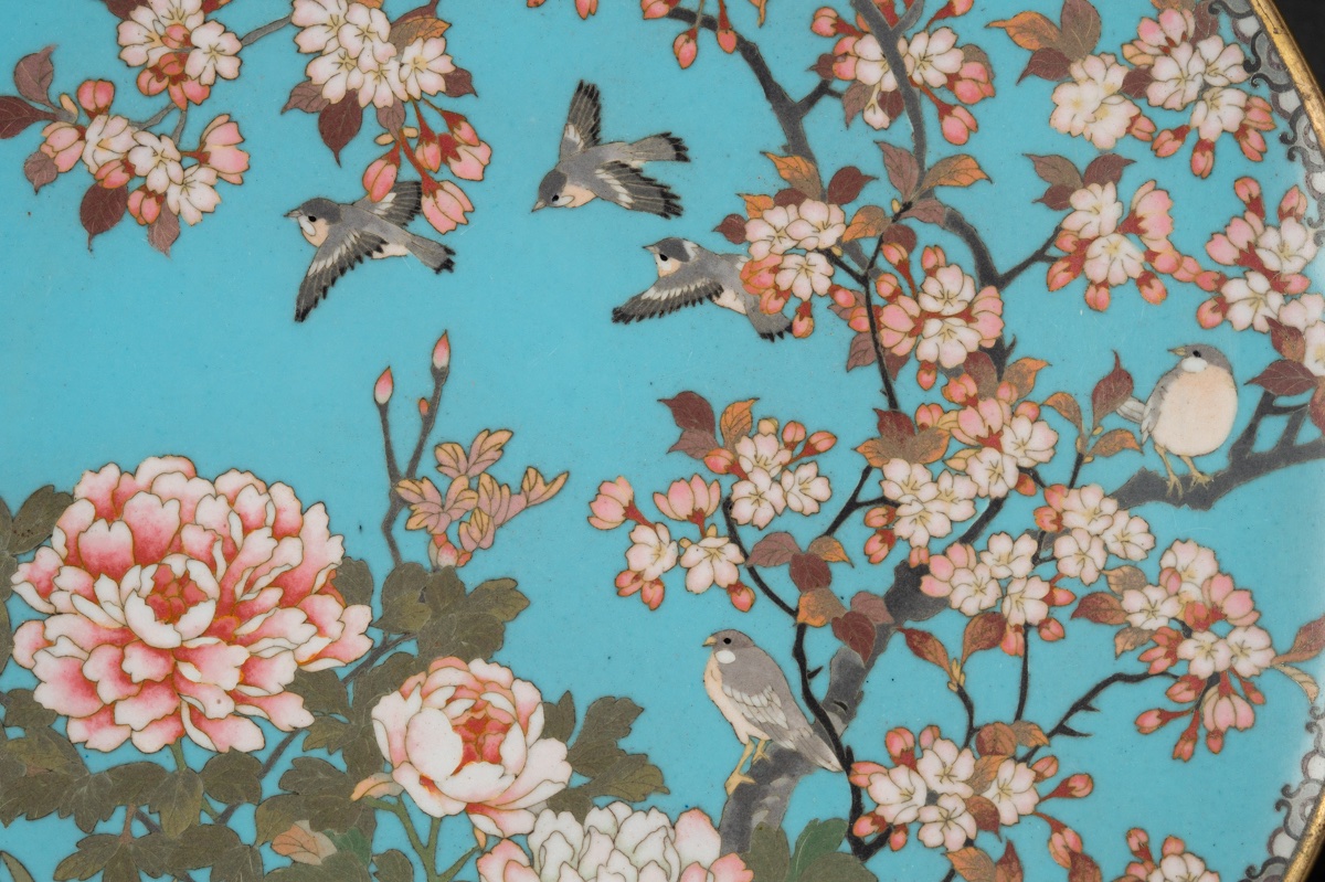 Plat avec oiseaux et fleurs, cloisonné, Japon, ère Meiji (1868-1912). -photo-1