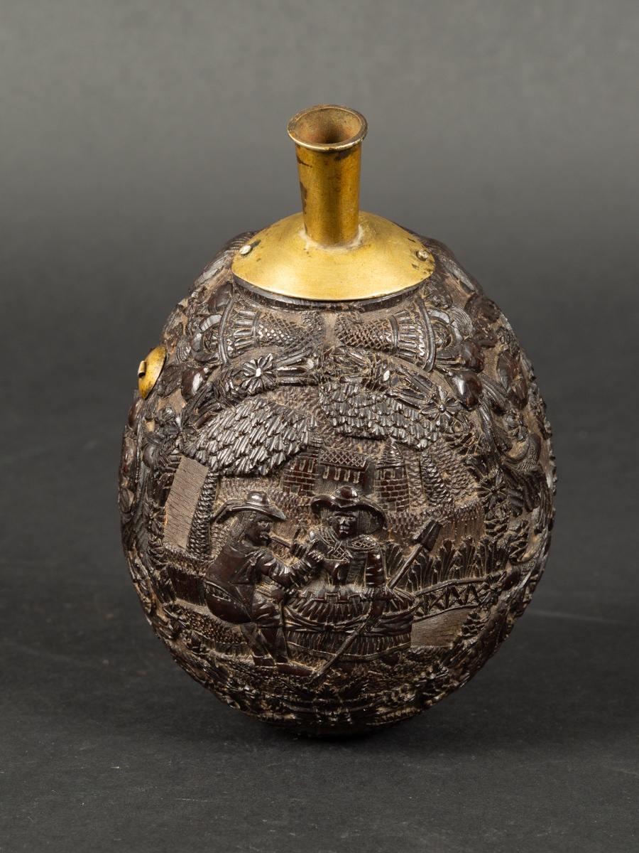 Poire à poudre avec profil d'homme, noix de coco, XVIIIe-XIXe siècle. -photo-3