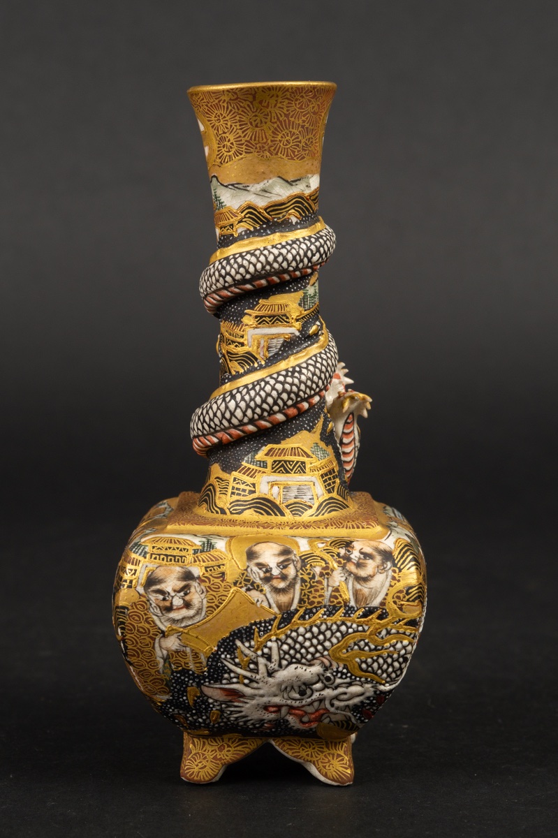 Petit vase avec dragon, signé, Satsuma, Japon, période Meiji (1868-1912).-photo-2