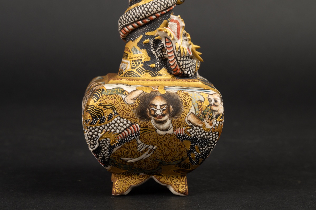 Petit vase avec dragon, signé, Satsuma, Japon, période Meiji (1868-1912).-photo-2