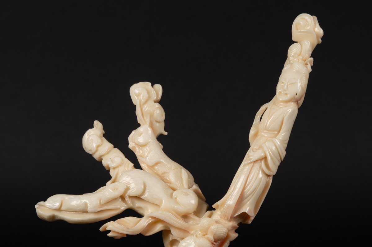 Groupe de personnages et d'animaux, corail blanc, Chine, dynastie Qing, XIXe-XXe siècle.  -photo-1