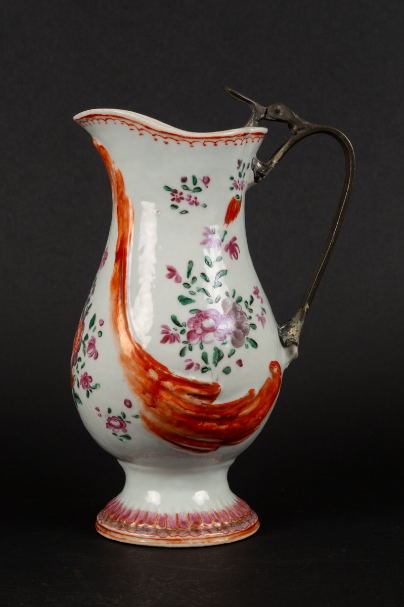 Pichet avec anse en métal, Chine, dynastie Qing, XVIIIe siècle. 