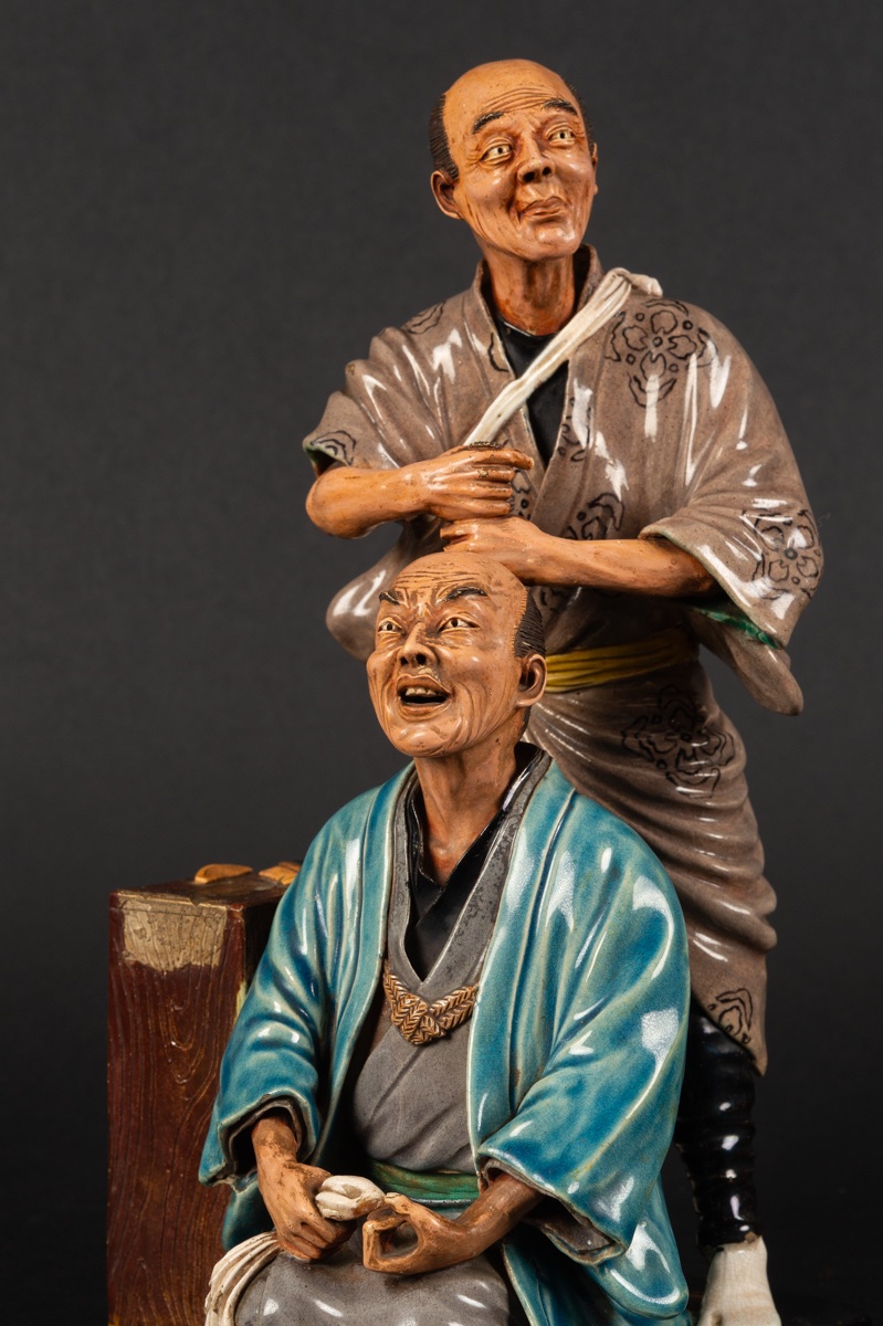 Le coiffeur et son client, Japon, ère Meiji, fin du XIXe siècle.  -photo-1