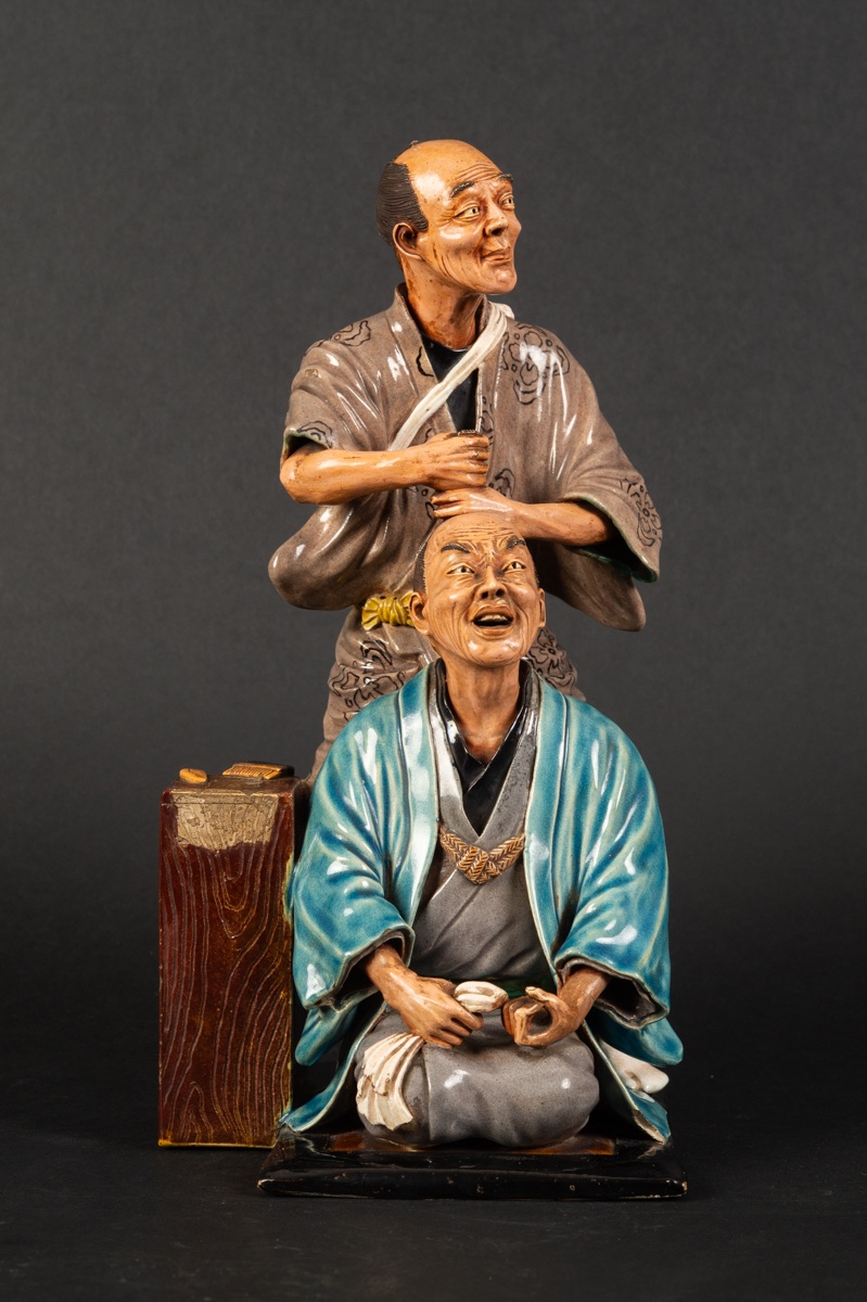 Le coiffeur et son client, Japon, ère Meiji, fin du XIXe siècle.  