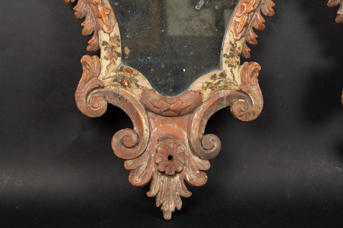 Paire de miroirs, bois peint et argenté, Italie, XVIIIe siècle. -photo-4