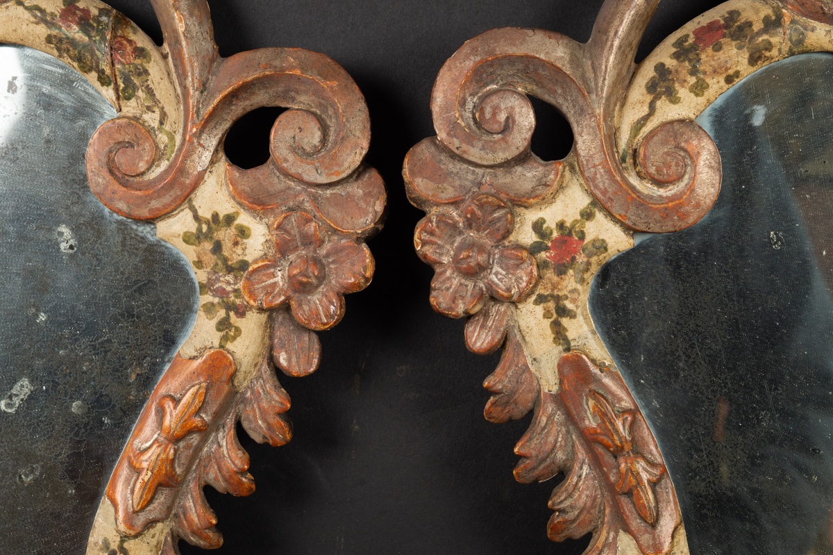 Paire de miroirs, bois peint et argenté, Italie, XVIIIe siècle. -photo-2