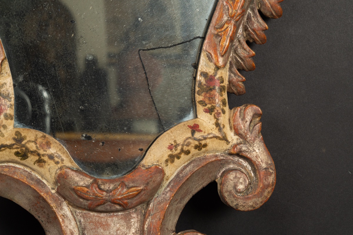 Paire de miroirs, bois peint et argenté, Italie, XVIIIe siècle. -photo-6