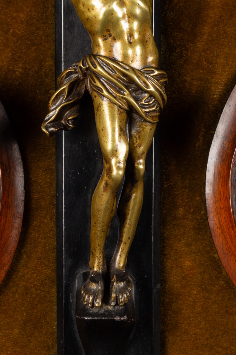 Crucifix In A Sculpted Frame, Bronze, France, 17th-19th Century  -photo-3