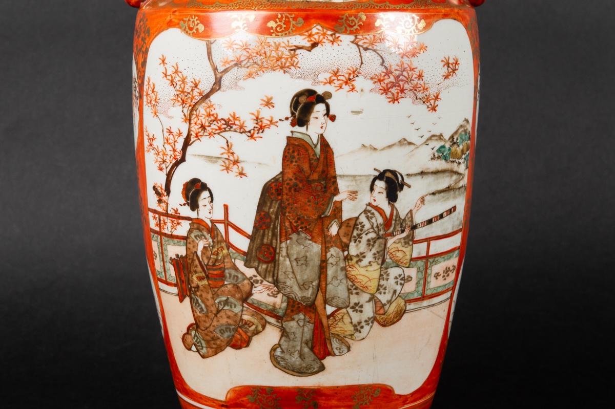 Vase With Women, Signed, Kutani, Japan, Meiji Period (1868-1912). -photo-2