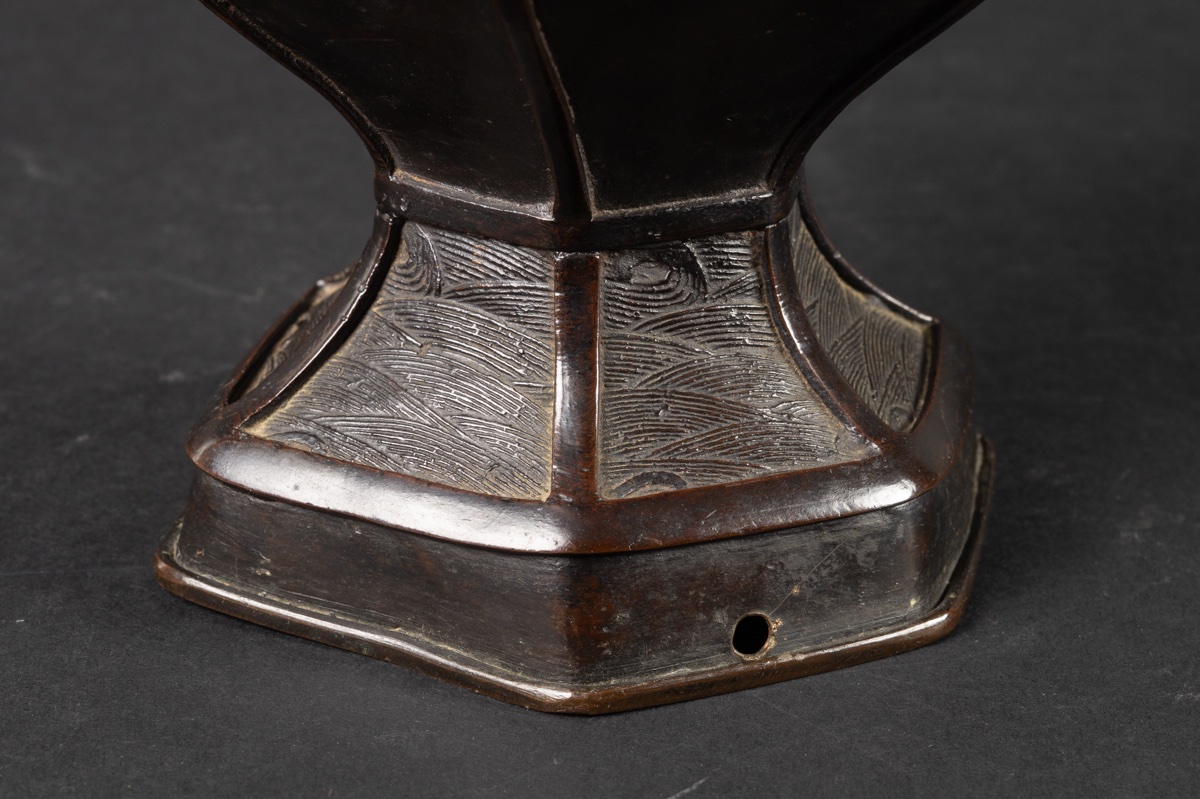 Hu Vase, Bronze, China, Ming Dynasty (1368-1644).  -photo-6