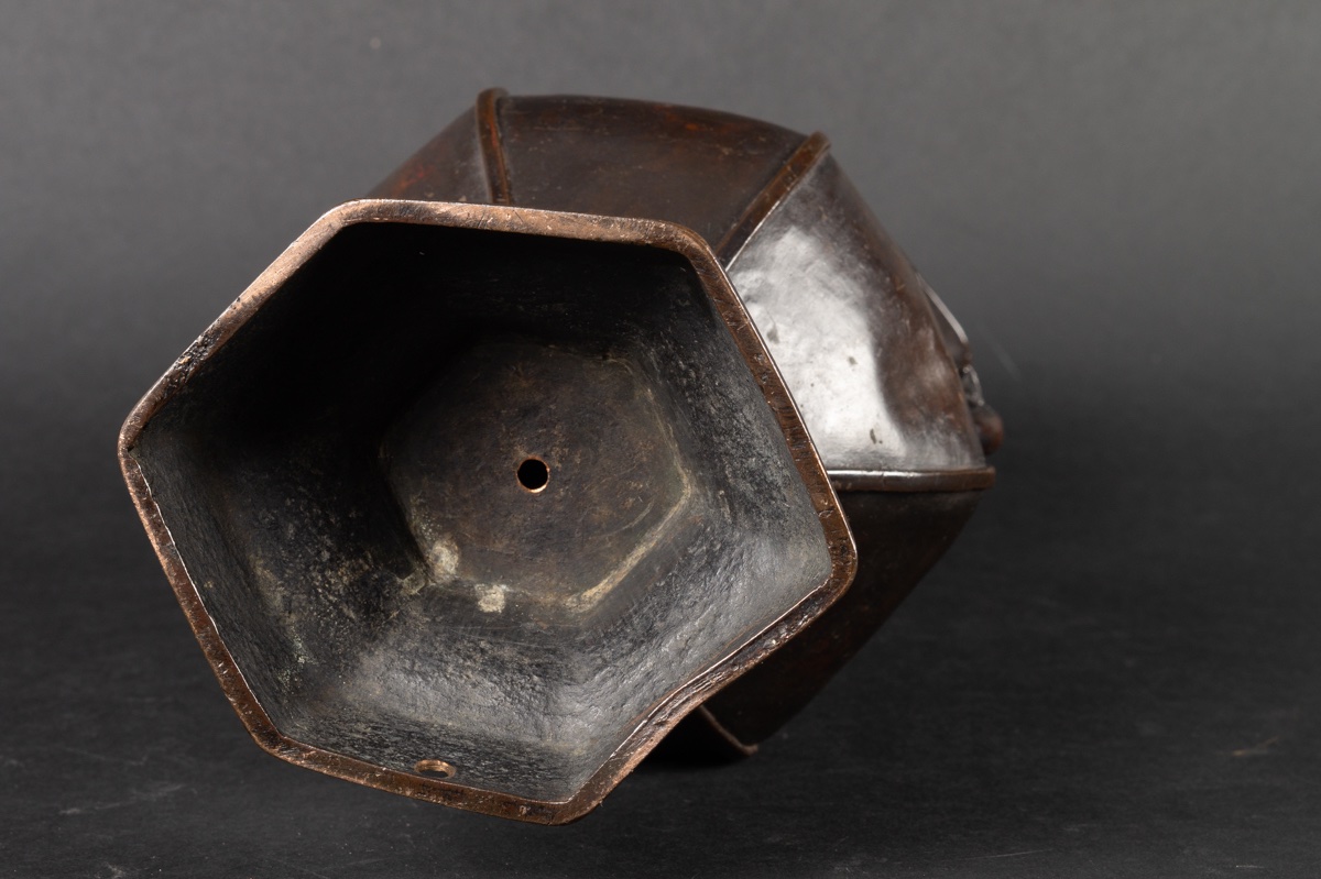 Hu Vase, Bronze, China, Ming Dynasty (1368-1644).  -photo-8