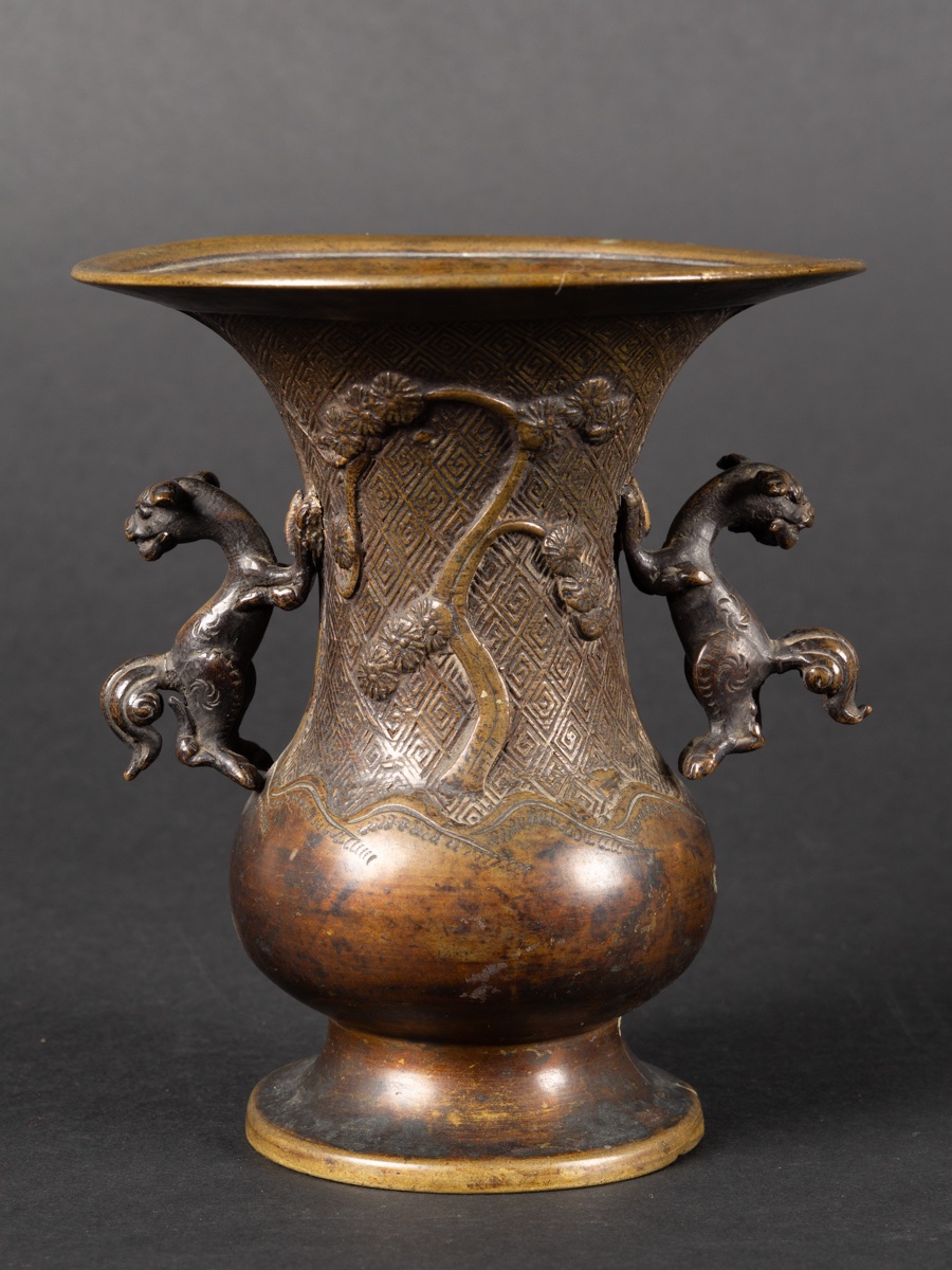 Vase avec grue et couple de shishi, Japon, période Edo, XVIIe-XVIIIe siècle.    -photo-3