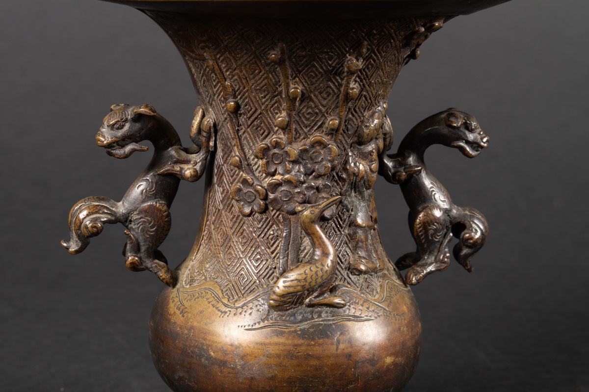 Vase avec grue et couple de shishi, Japon, période Edo, XVIIe-XVIIIe siècle.    -photo-1
