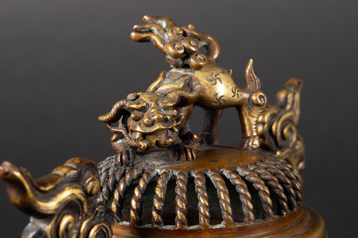 Brûle-parfum avec chien Foo, signature Xuande, Chine, dynastie Qing, XIXe siècle.  -photo-6