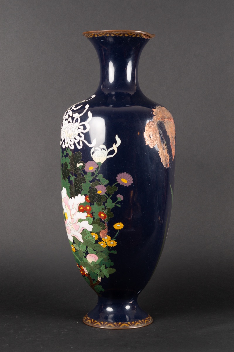 Grand vase en cloisonné avec fleurs, Japon, ère Meiji (1868-1912).  -photo-4