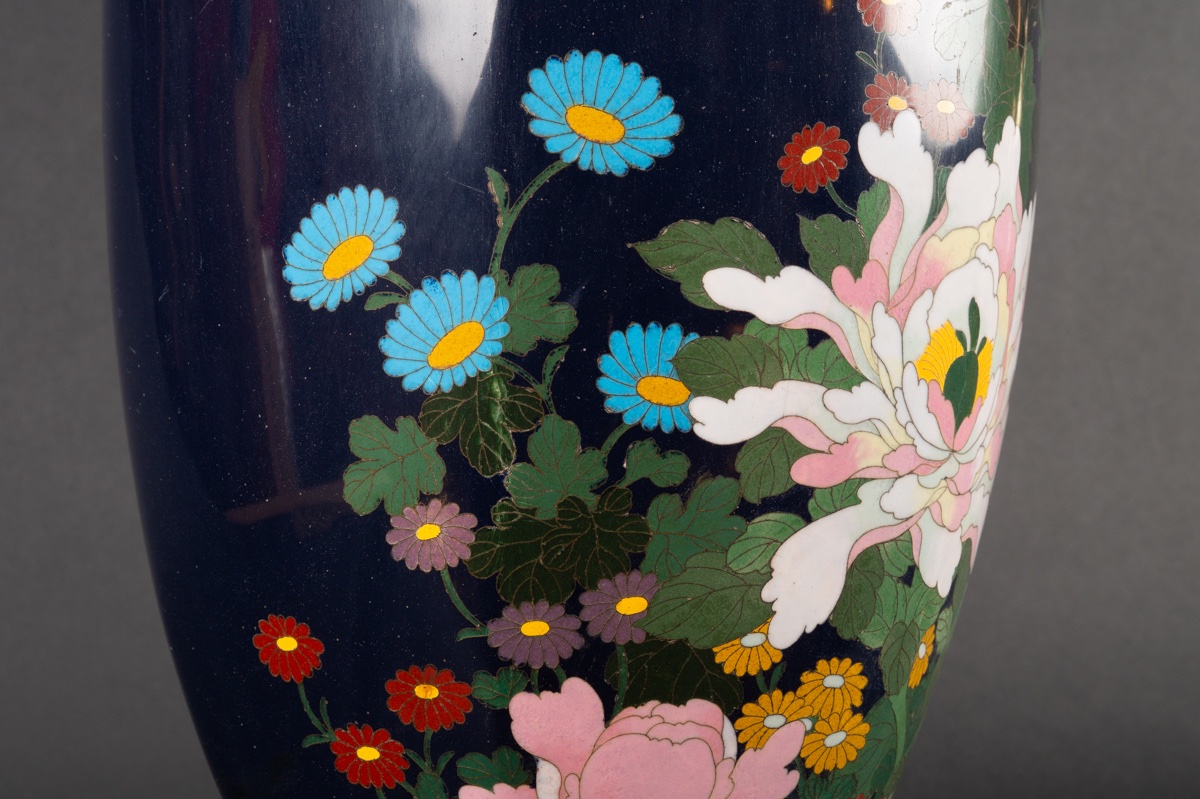 Grand vase en cloisonné avec fleurs, Japon, ère Meiji (1868-1912).  -photo-4