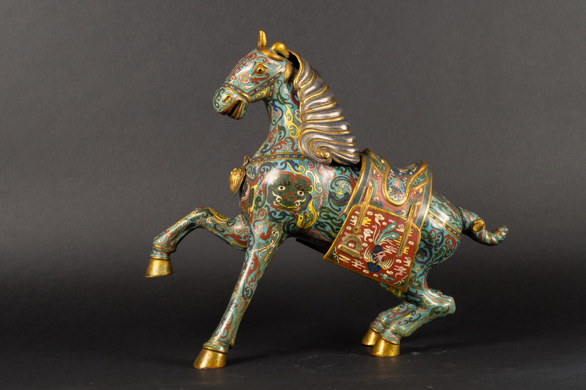 Grand cheval en cloisonné, Chine, début du XXe siècle. 