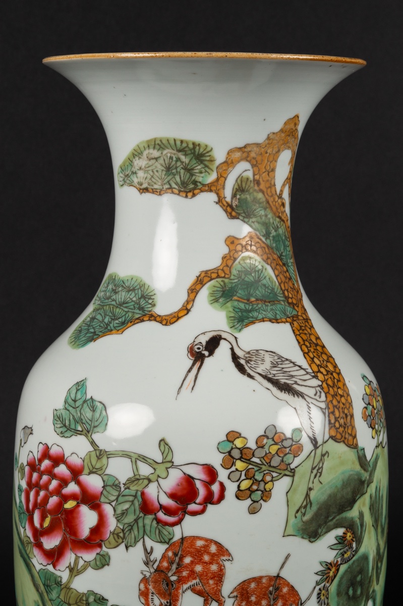Vase avec des cerfs et une grue, Chine, début du XXe siècle.  -photo-1