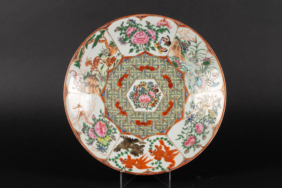 Plat famille rose, rose canton, Chine, dynastie Qing, XIXe siècle.  