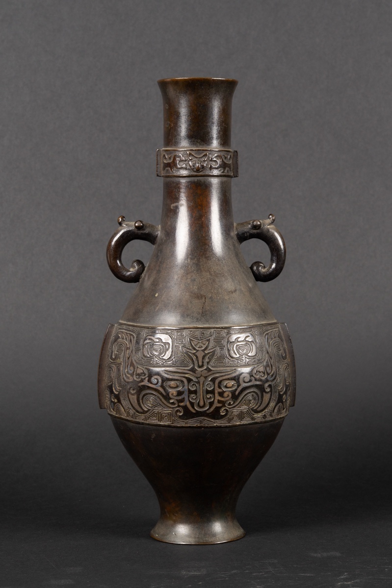 Vase archaïque à anses, Chine, dynastie Qing, XVIIIe-XIXe siècle. 