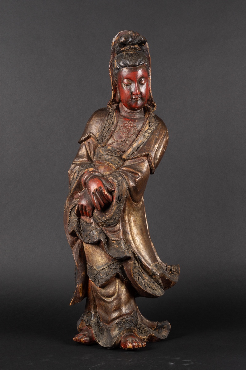 Guanyin, bois polychrome, Chine, dynastie Qing (1644-1912).  