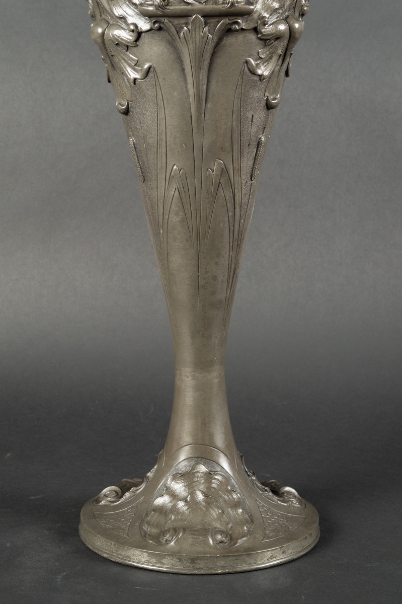 Grand vase, Art nouveau, étain, André Villien, Paris, début du XXe siècle. -photo-1