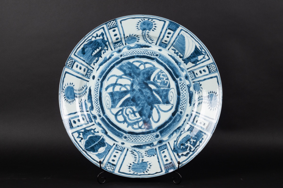 Plat Kraak, Arita / Ko-Imari, Japon, période Edo, XVIIIe siècle.  