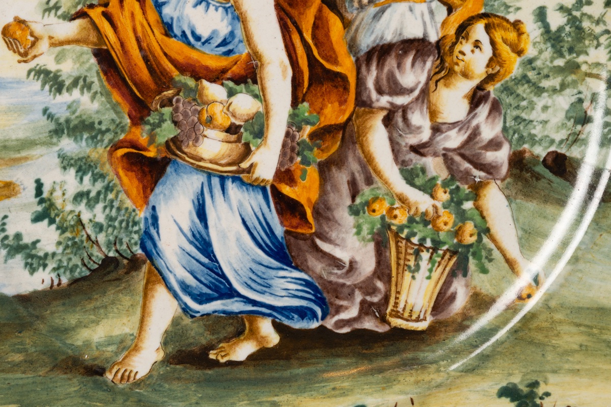 Charger  - Women Picking Fruit, Majolica, Castelli, Italy, 19th Century.-photo-3