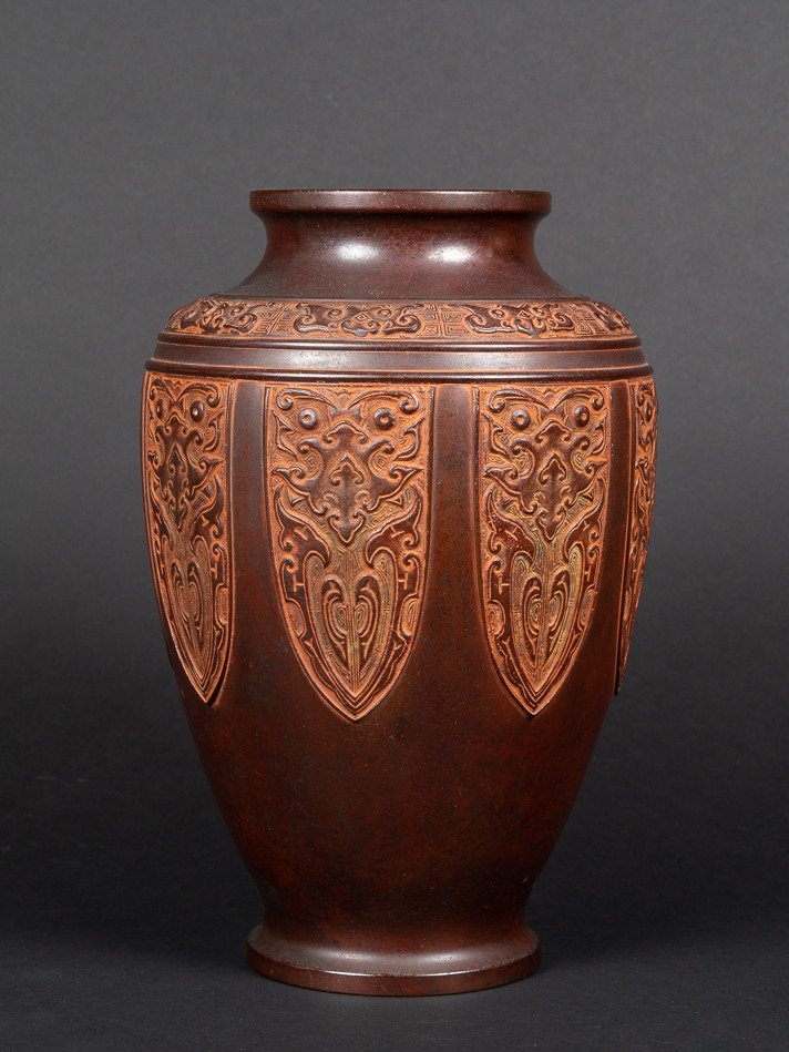 Vase Archaïque, Bronze Patiné, Japon, ère Meiji (1868-1912)  