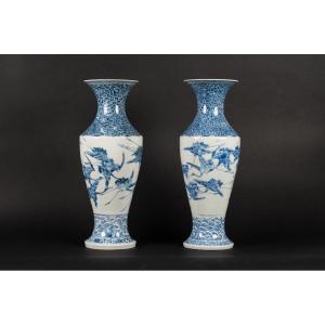 Paire De Vases Avec Grues Et Dragons, Arita, Japon, ère Meiji (1868-1912).  